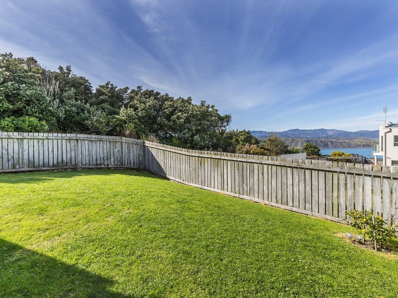 5B Bury Grove, Strathmore Park, Wellington - Carousel 2