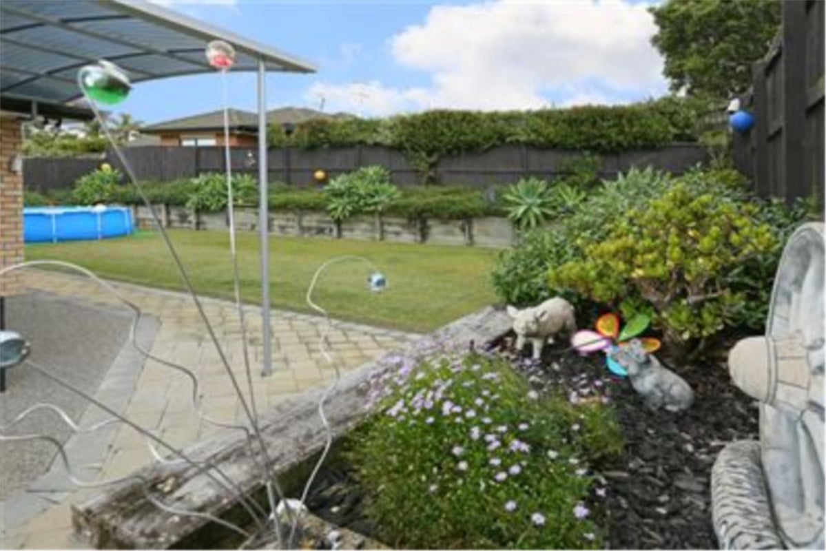 17 Reybert Place, Massey, Auckland - Carousel 16