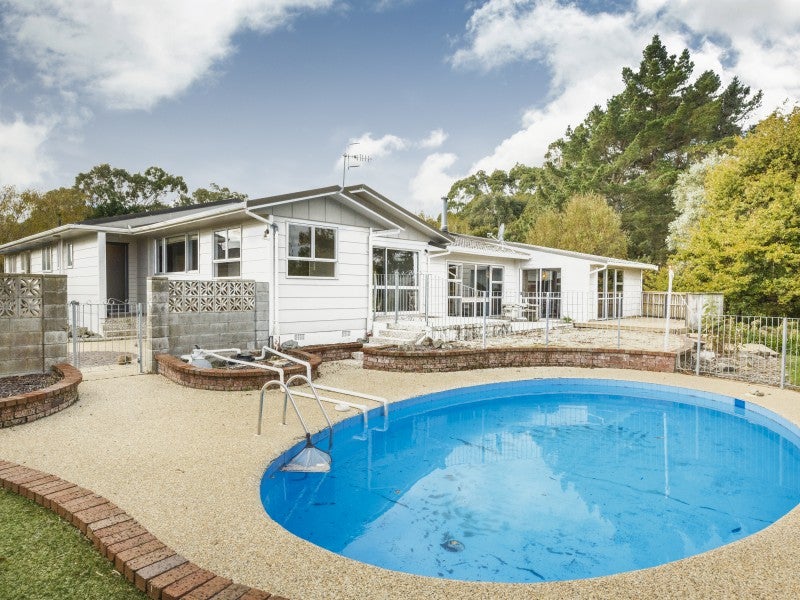 11 Hazelhurst Line, Kelvin Grove, Palmerston North - Carousel 2