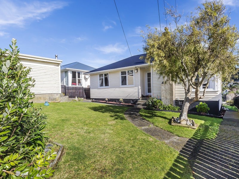 78 Taylor Terrace, Tawa, Wellington - Carousel 1