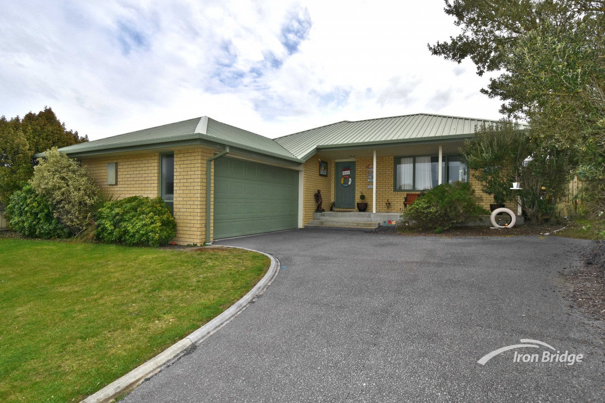 65 Orlando Crescent, Waimairi Beach, Christchurch - Carousel 1