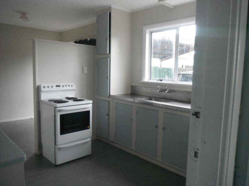2/32 Cook Street, Marfell, New Plymouth - Carousel 3