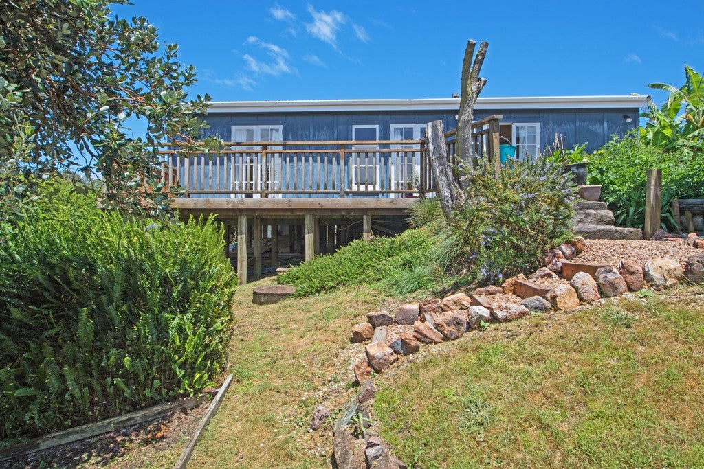 23 Nelson Avenue, Surfdale, Waiheke Island - Carousel 1