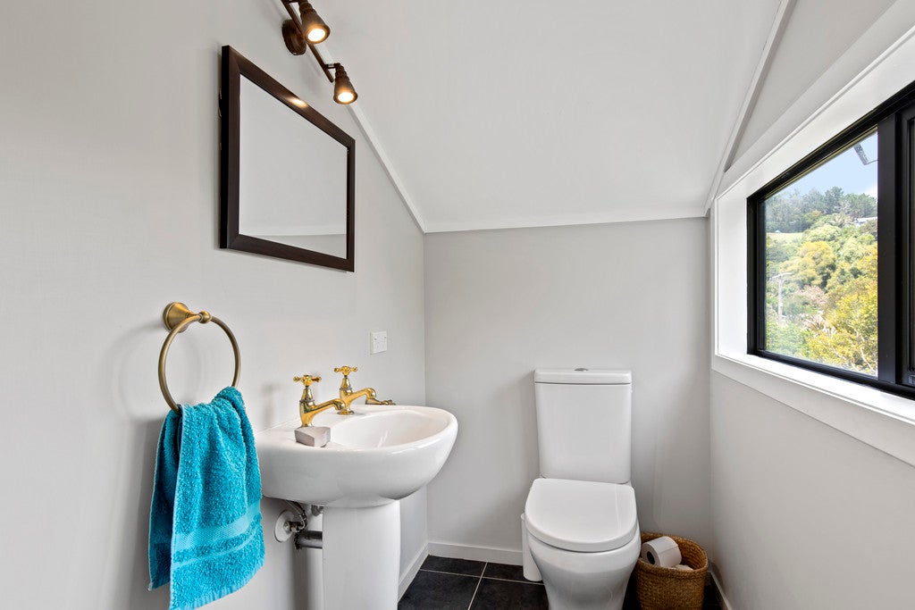 7 Hobson Terrace, Onetangi, Waiheke Island - Carousel 24