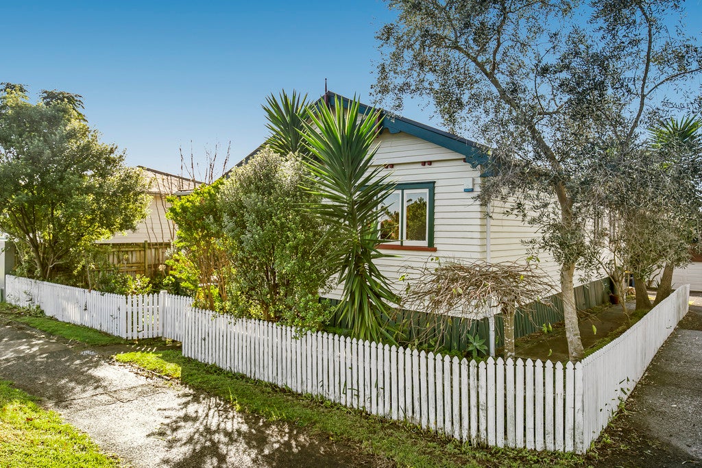 209 Te Atatu Road, Te Atatu South, Auckland - Carousel 26