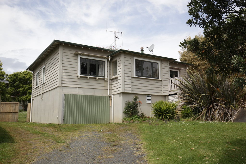 18A East Street, Raglan - Carousel 21