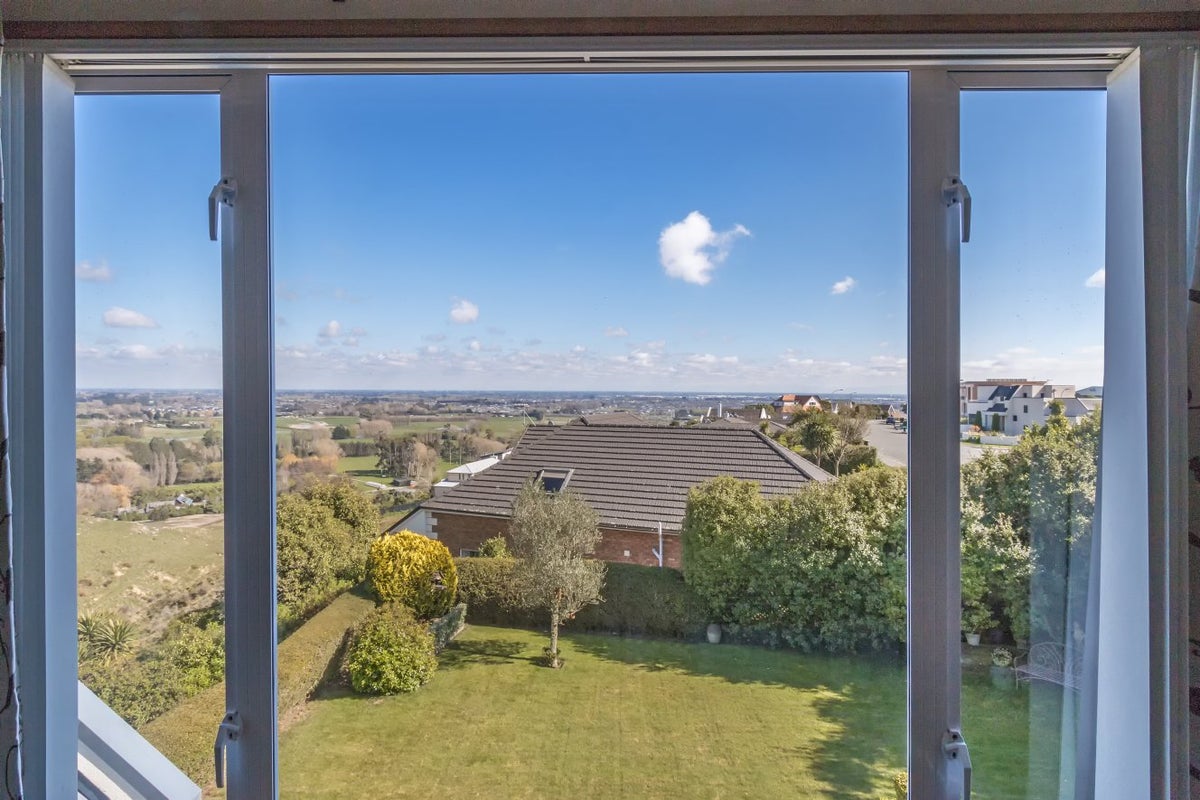 122 Penruddock Rise, Westmorland, Christchurch - Carousel 2