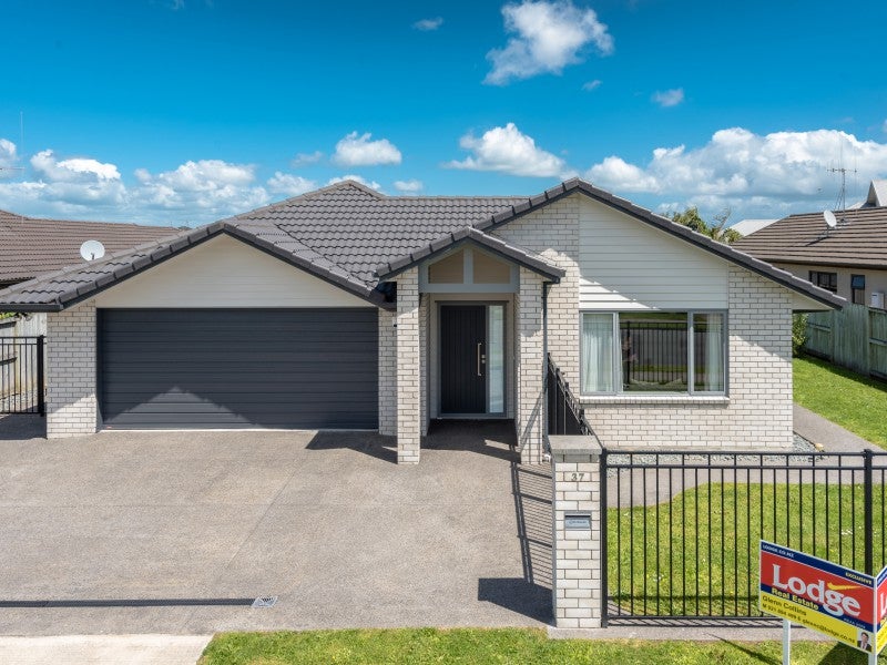 37 Moonlight Drive, Rototuna North, Hamilton - Carousel 1
