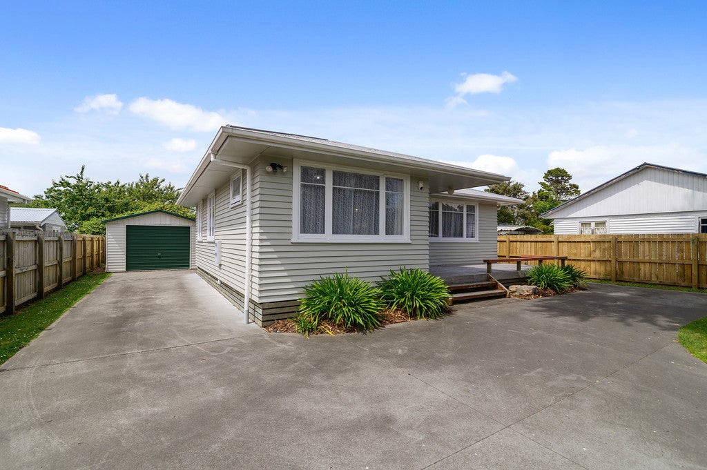 2A Bellvue Road, Kawaha Point, Rotorua - Carousel 1