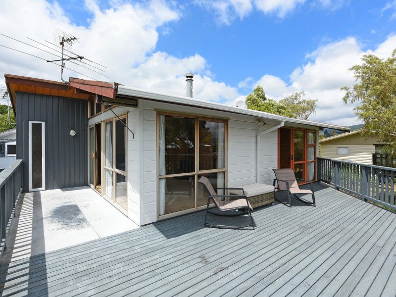 9 Radiata Grove, Brown Owl, Upper Hutt - Carousel 2