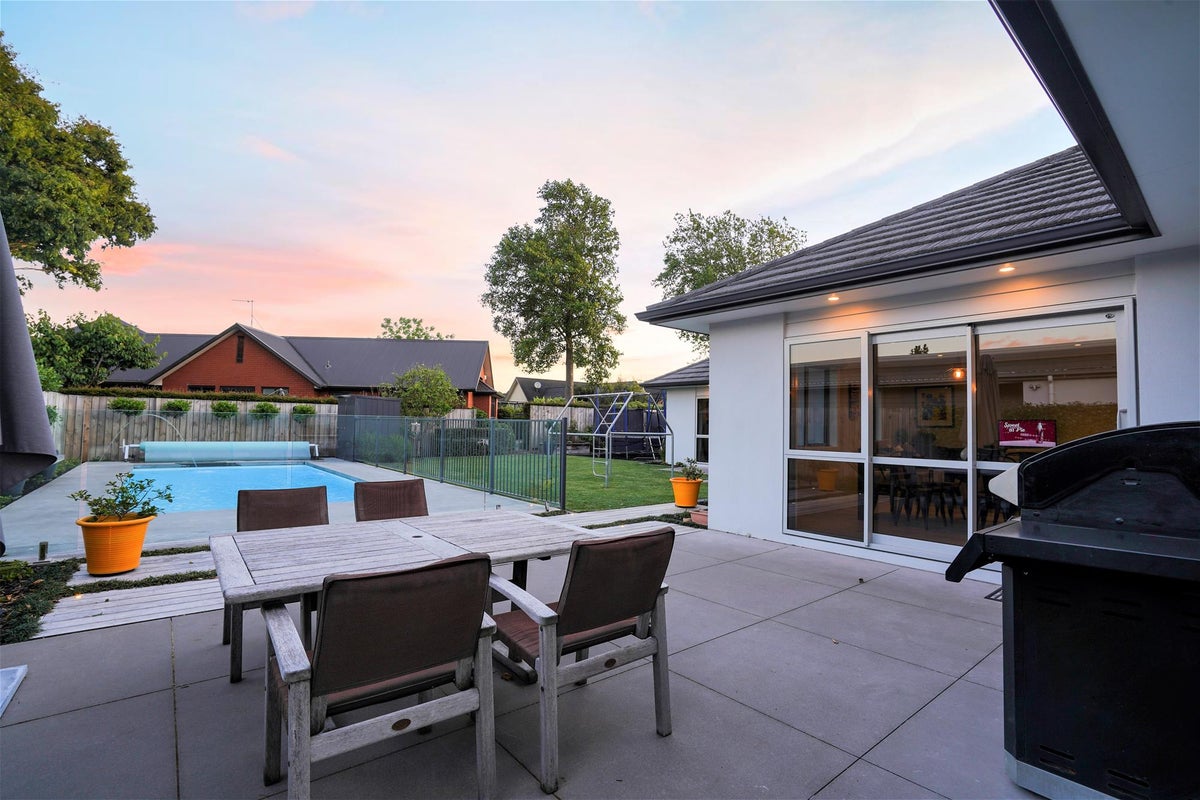 16 Bree Place, Flagstaff, Hamilton - Carousel 1