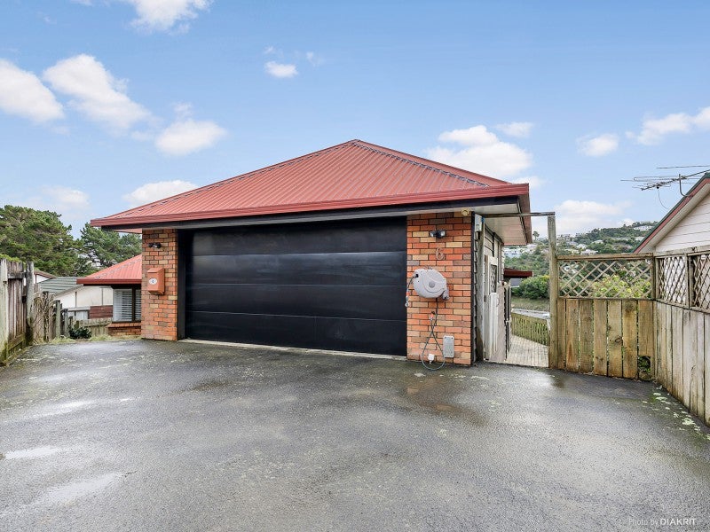6 Mcmahon Way, Paparangi, Wellington - Carousel 2