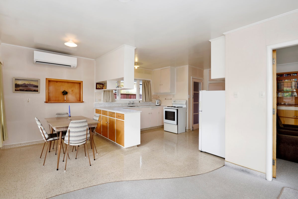 6 Keats Crescent, Stoke, Nelson - Carousel 2