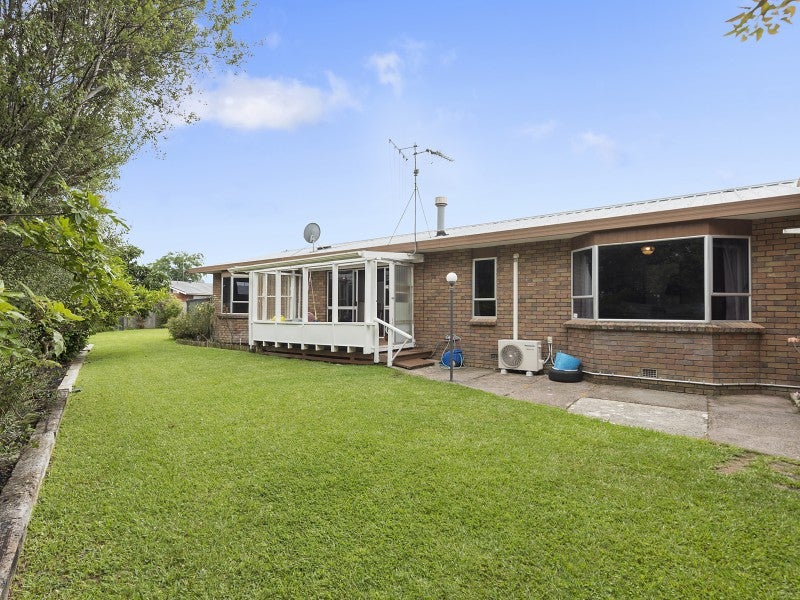 8 Glasgow Street, St Andrews, Hamilton - Carousel 1