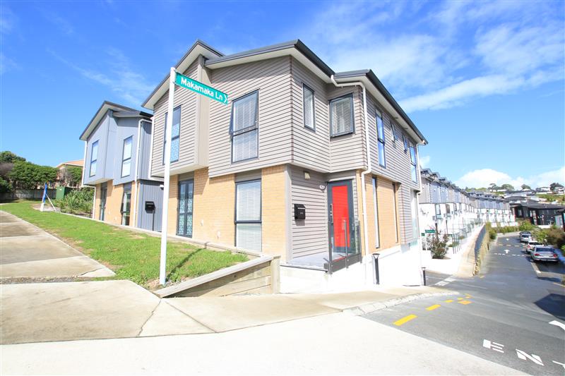 4/10 Silver Moon Road, Albany Heights, Auckland - Carousel 1