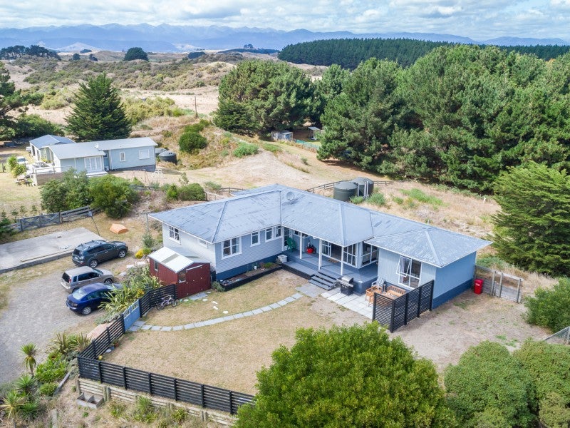 30 Forest Road, Waitarere Beach, Levin - Carousel 1