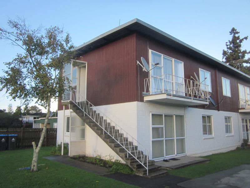 2/6 Cruickshank Crescent, Meadowbank, Auckland - Carousel 1