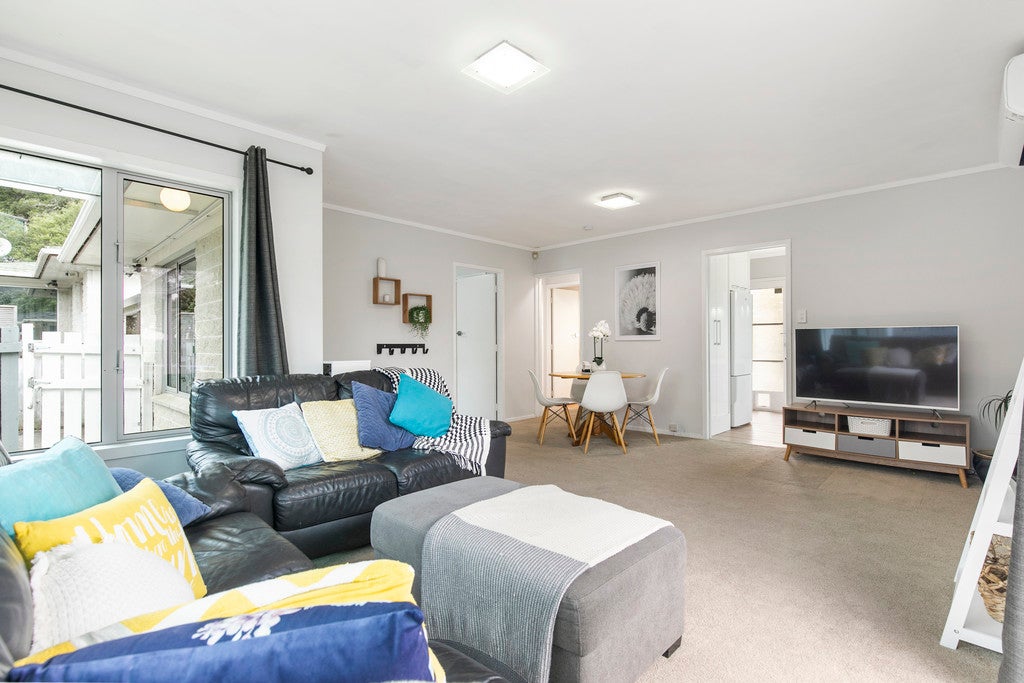 1/32 Simon Ellice Drive, Bayview, Auckland - Carousel 2