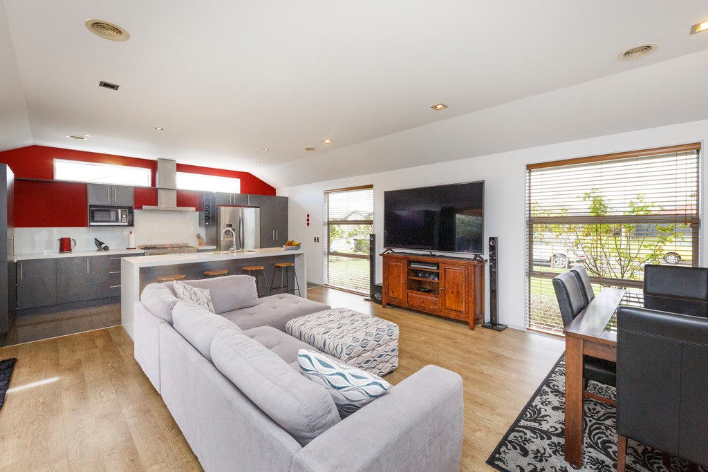 16 Liberty Grove, Kelvin Grove, Palmerston North - Carousel 17