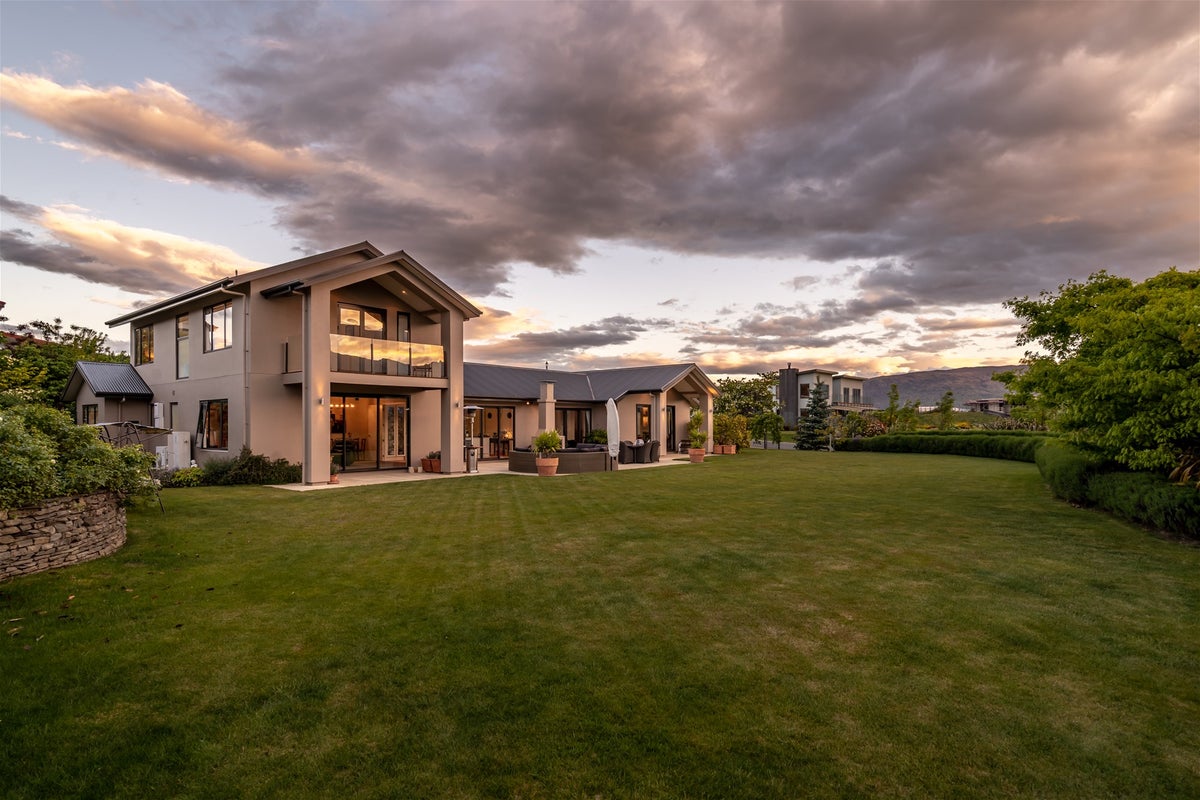 2 Mount Gold Place, Wānaka - Carousel 1