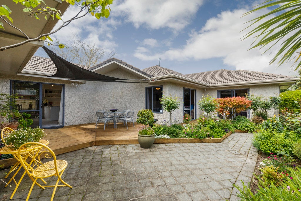 24 Greenwood Place, Fitzherbert, Palmerston North - Carousel 1