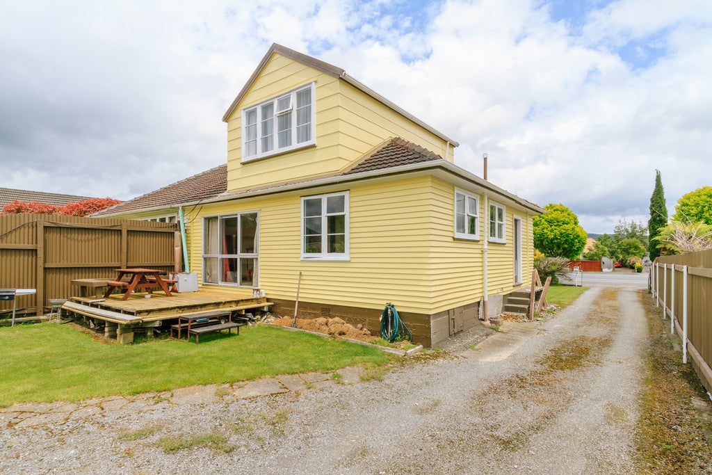 3 Sutherland Avenue, Silverstream, Upper Hutt - Carousel 1