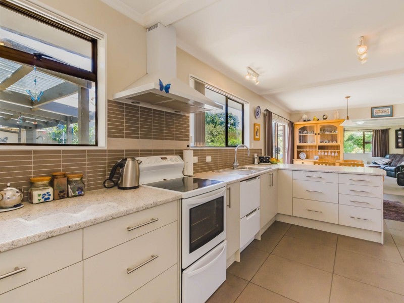 19 Nugget Grove, Raumati Beach, Paraparaumu - Carousel 2