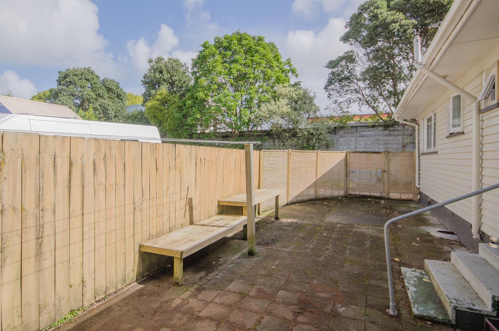 76A Godley Road, Green Bay, Auckland - Carousel 13