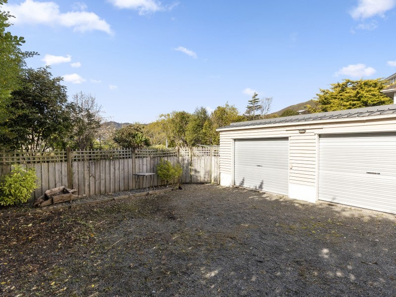 4 Hill Grove, Naenae, Lower Hutt - Carousel 15