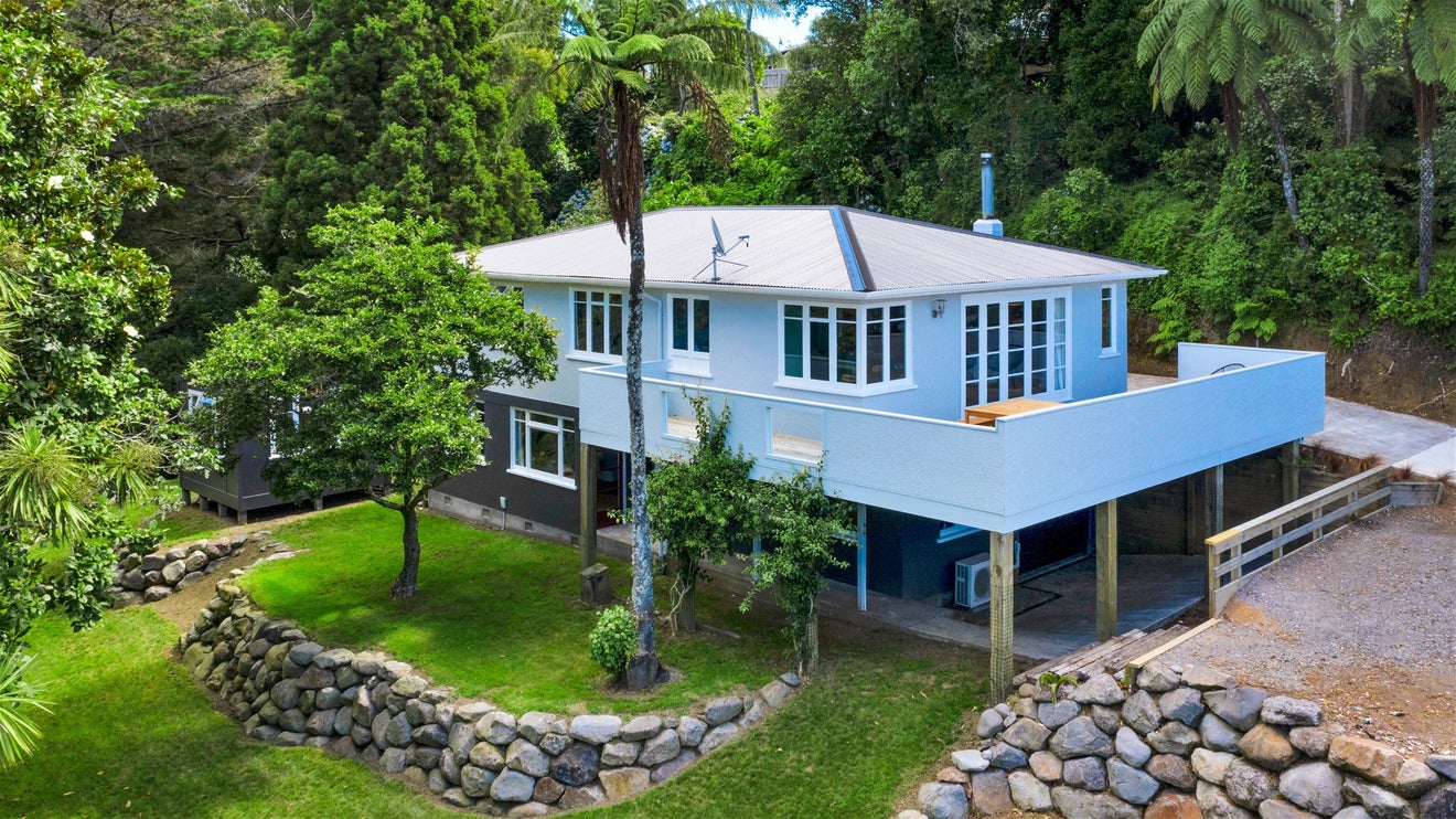 10D Govett Avenue, Frankleigh Park, New Plymouth - Carousel 1