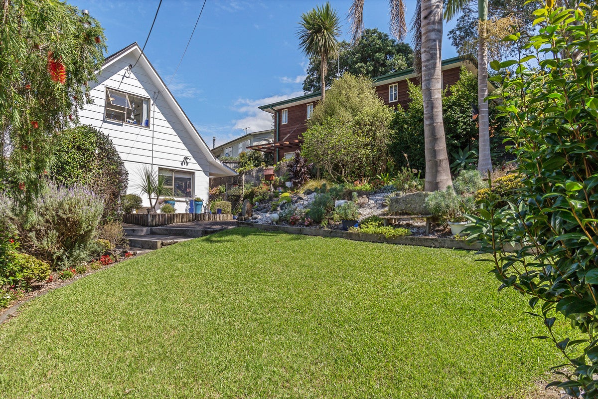 12 Beverley Road, Stanmore Bay, Whangaparaoa - Carousel 1