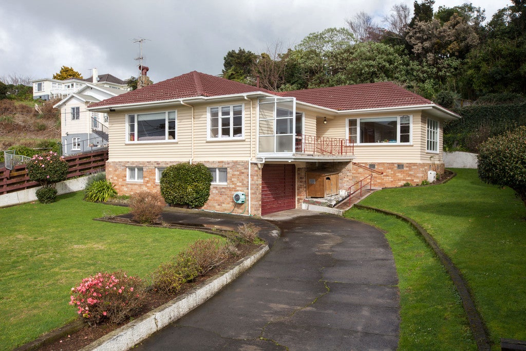 8 Lorna Street, Lynmouth, New Plymouth - Carousel 1