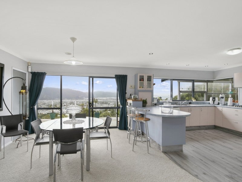6 Opurere Grove, Tirohanga, Lower Hutt - Carousel 2