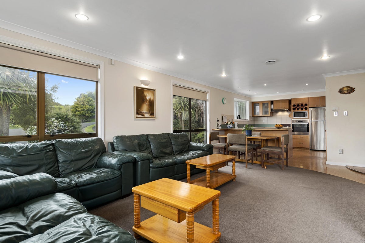 7 Pamir Place, Welcome Bay, Tauranga - Carousel 1