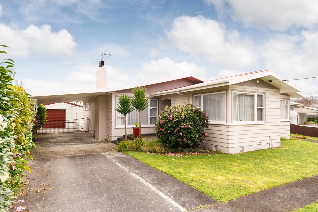 14 Nairn Crescent, Awapuni, Palmerston North - Carousel 1