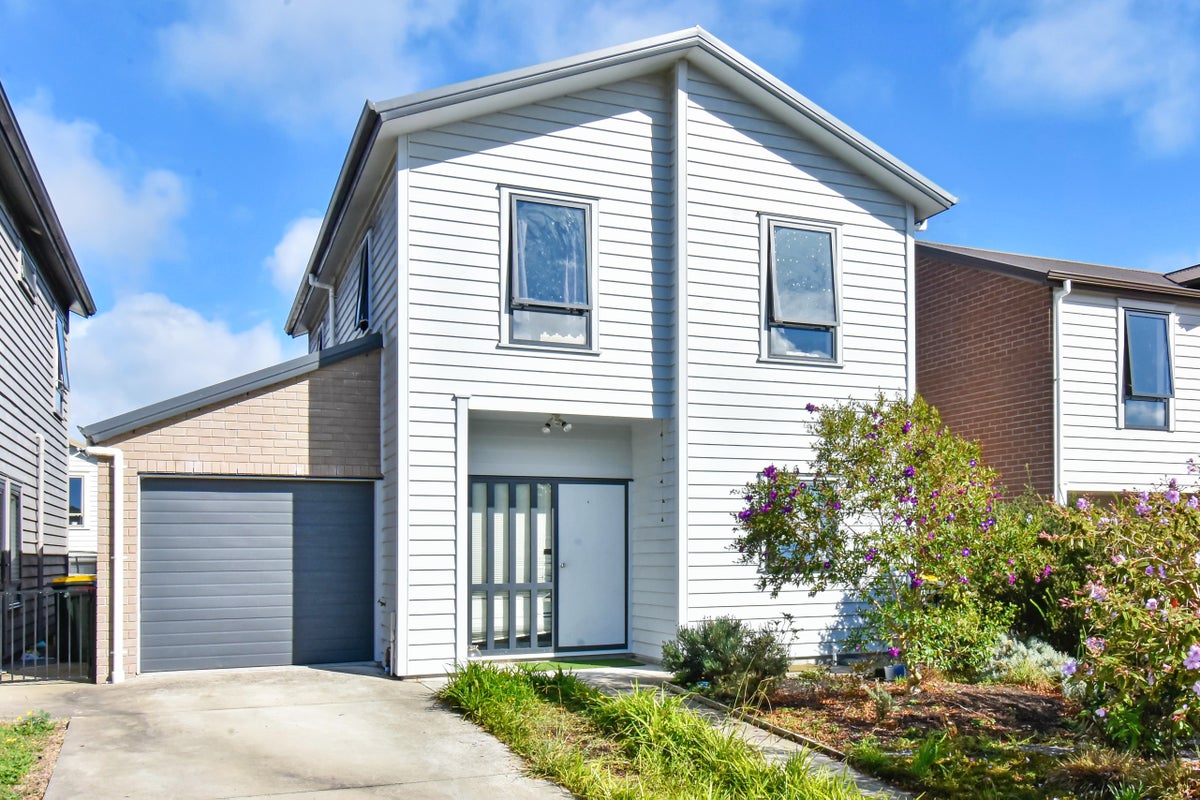 22 Kaimoana Street, Weymouth, Auckland - Carousel 1