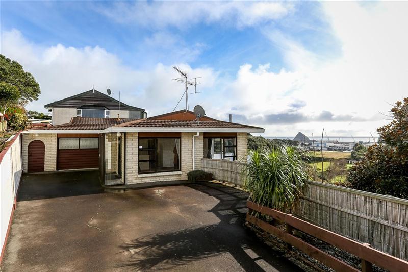 1/74 South Road, Blagdon, New Plymouth - Carousel 1
