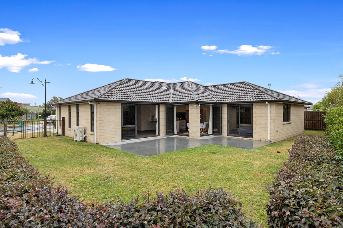8 Hemsby Place, Rototuna North, Hamilton - Carousel 20