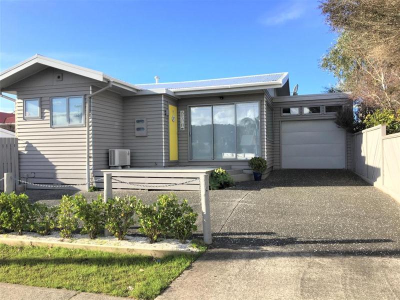 220A Ocean Road, Whangamata, Whangamatā - Carousel 1