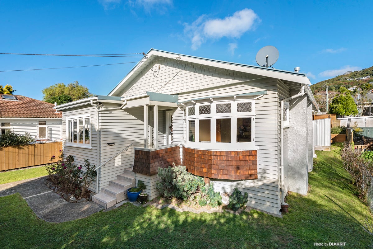 37 Ranelagh Street, Karori, Wellington - Carousel 2