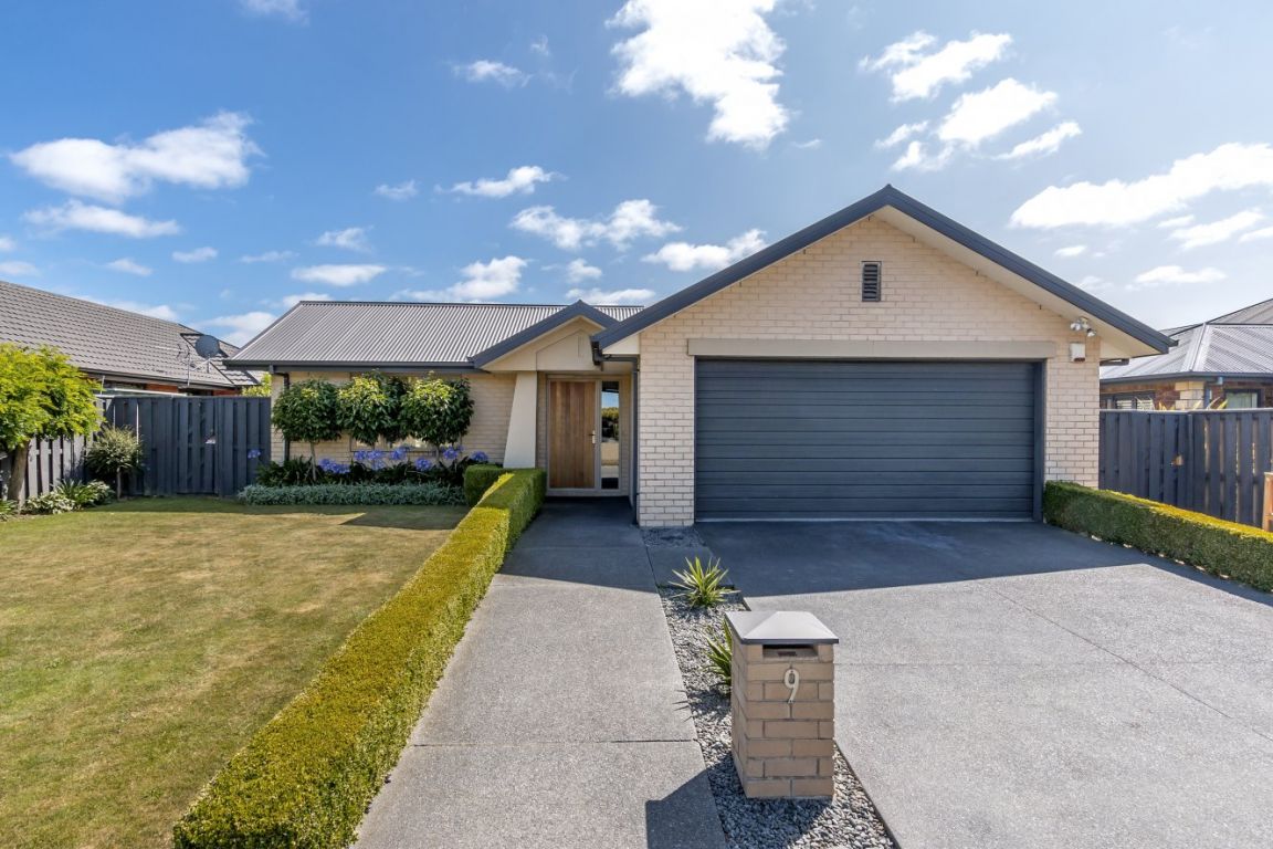 9 Lassiter Green, Northwood, Christchurch - Carousel 1