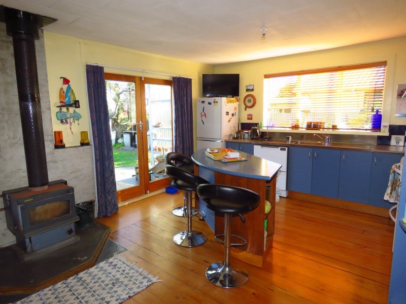 20 Gladstone Street, Westport, Westport - Carousel 2