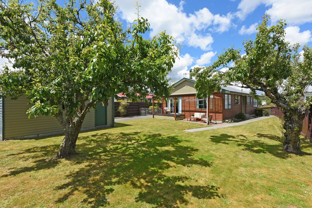 18 Denver Grove, Totara Park, Upper Hutt - Carousel 15