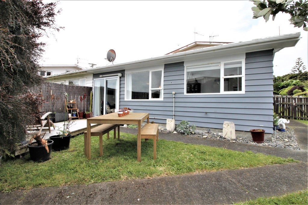 5/26 Park Avenue, Titahi Bay, Porirua - Carousel 1