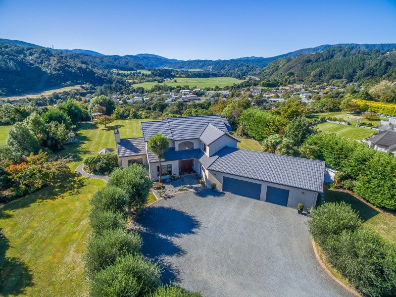 34 Emerald Hill Drive, Birchville, Upper Hutt - Carousel 2