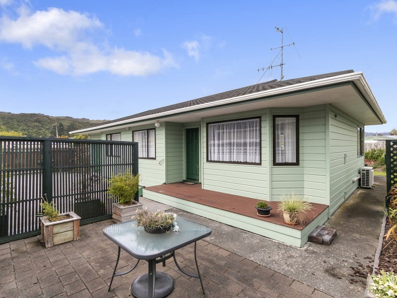 2/16 Best Street, Wainuiomata, Lower Hutt - Carousel 1