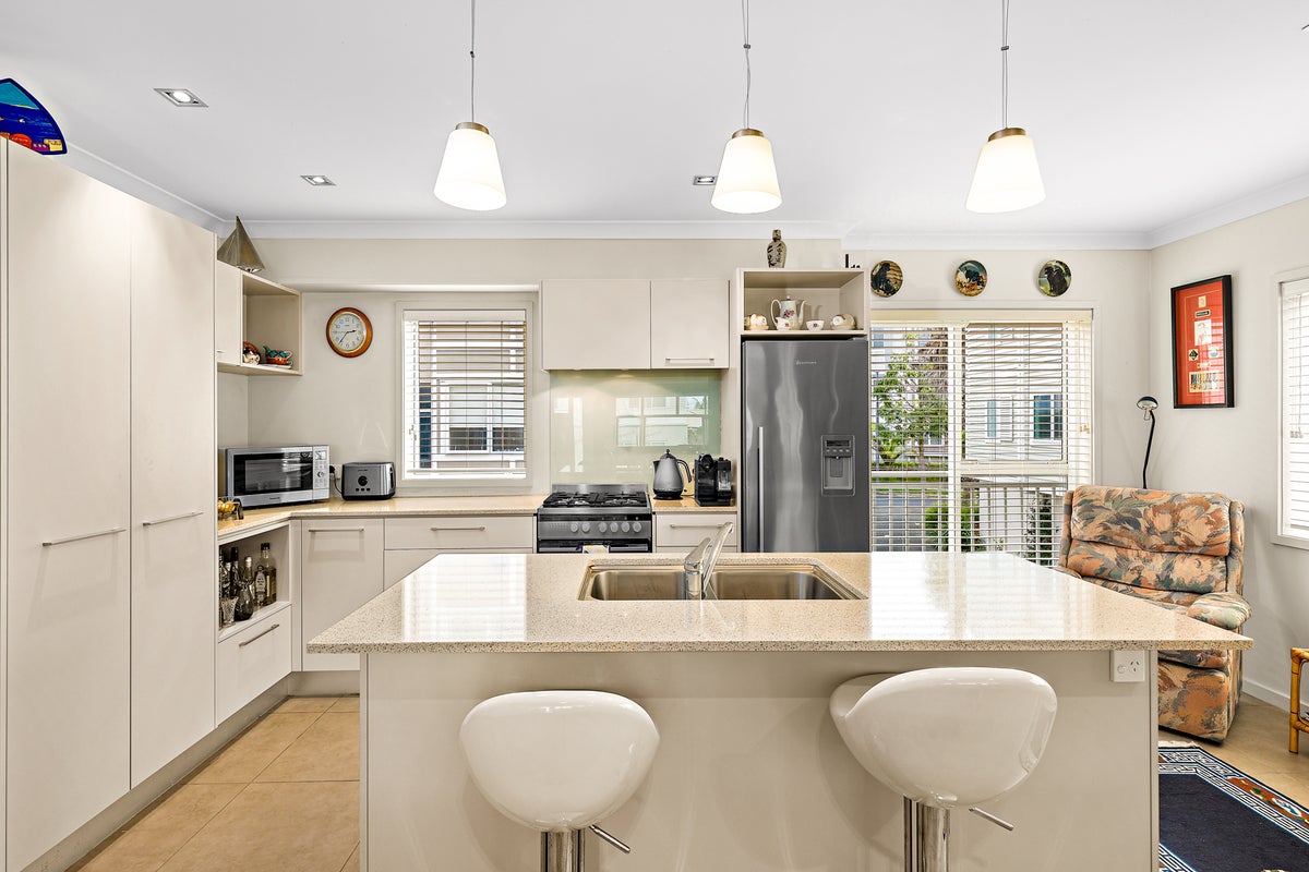 31 Kensington Drive, Orewa, Orewa - Carousel 2