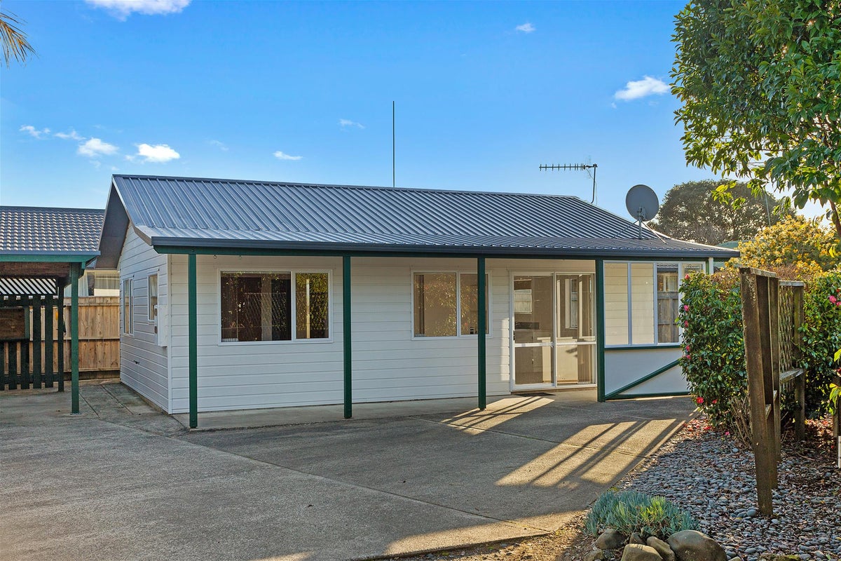 0 , Whakatane - Carousel 1