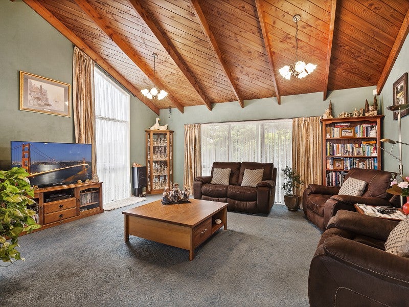 169 Holborn Drive, Stokes Valley, Lower Hutt - Carousel 2