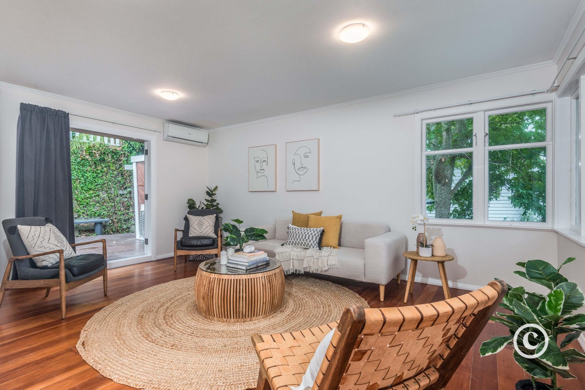 53 Kiwi Crescent, Tawa, Wellington - Carousel 2
